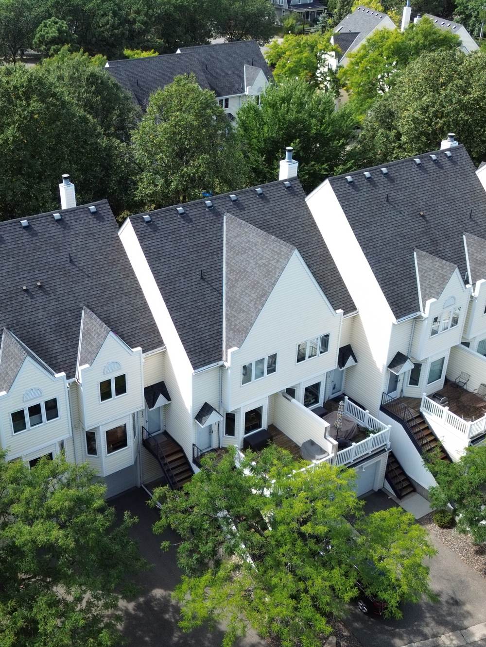 A row of townhomes in Minnesota seen from the air, photographed by Spencer Bernauer